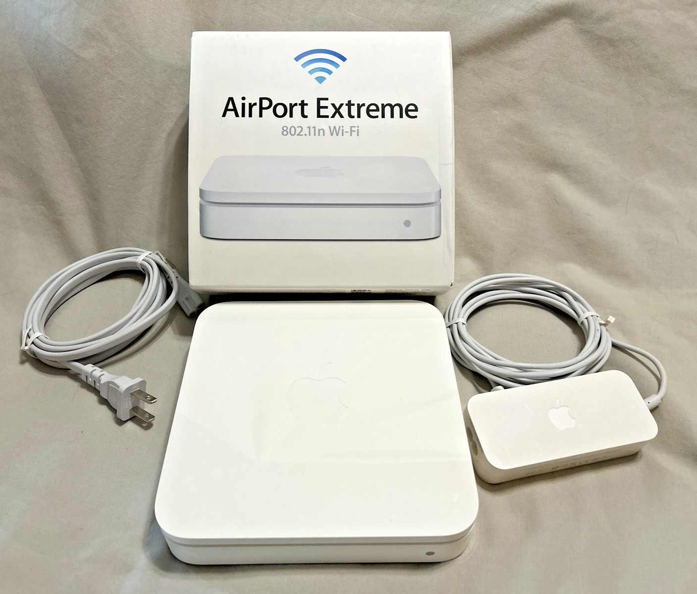 Apple A1354 AirPort Extreme 3-Port Wi-Fi Gigabit Base Station (MC340LL/A)