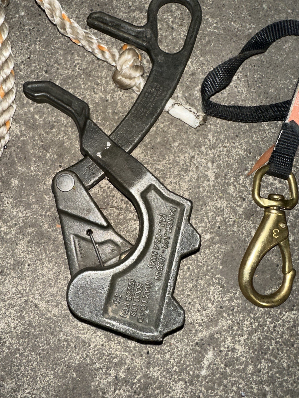 Klein Tools (16477) Wide Range Distribution Grip