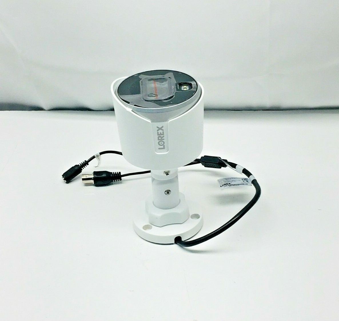 C882DA Series - Lorex 4K Active Deterrence Security Camera