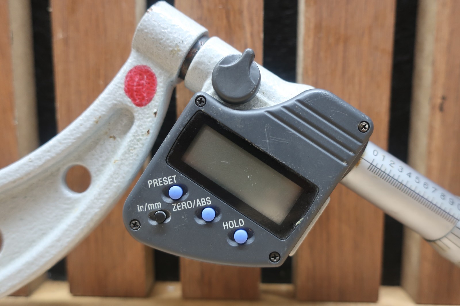 Mitutoyo 293-351-10 | 5-6" Digital Micrometer