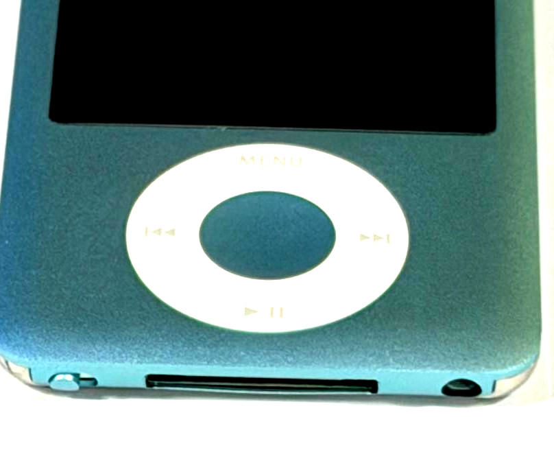 iPod Nano 3rd Generation 8GB Blue with Silver Back- Excellent Perfection