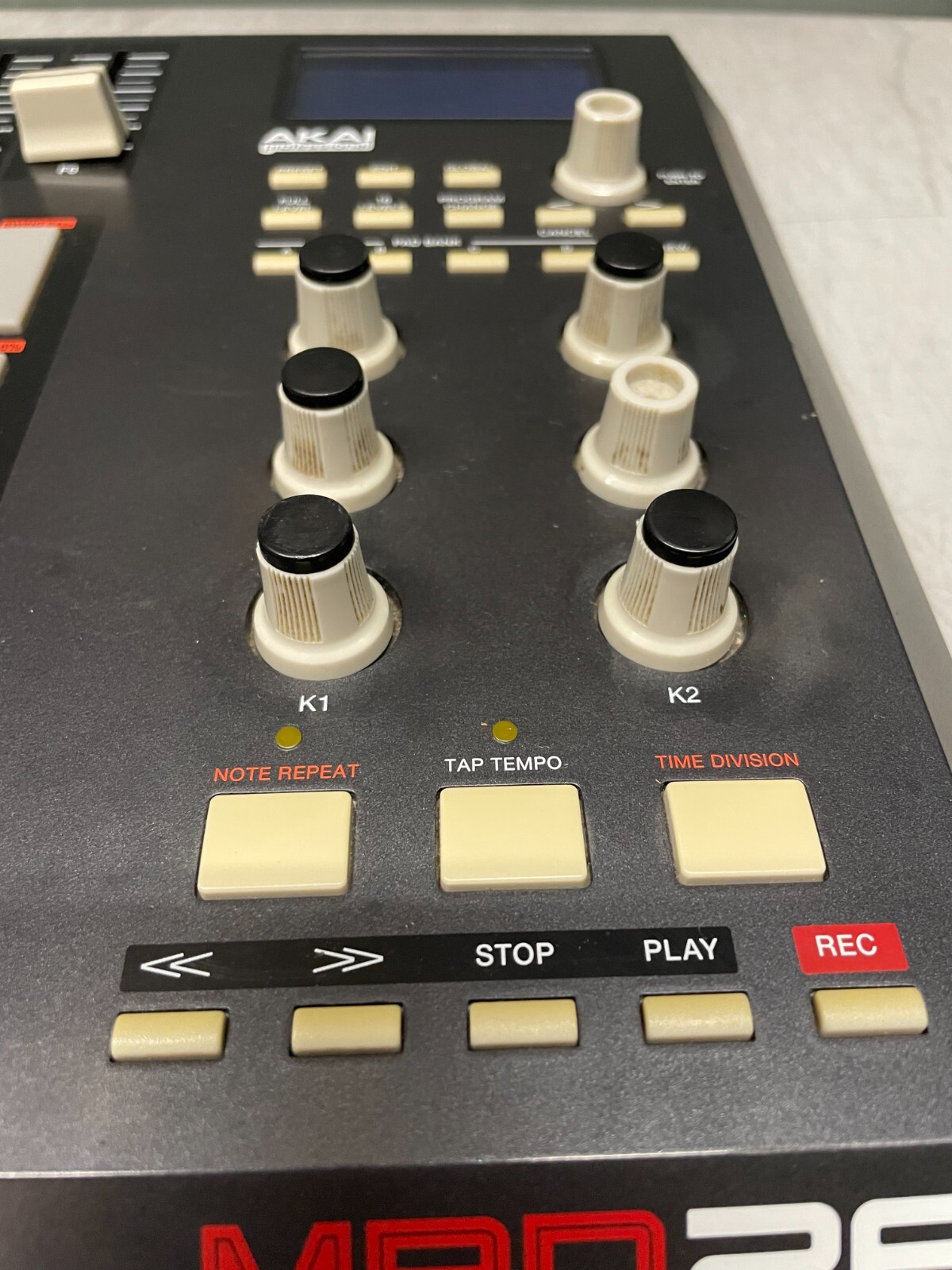 AKAI Professional MPD26 USB/MIDI Pad Control Unit