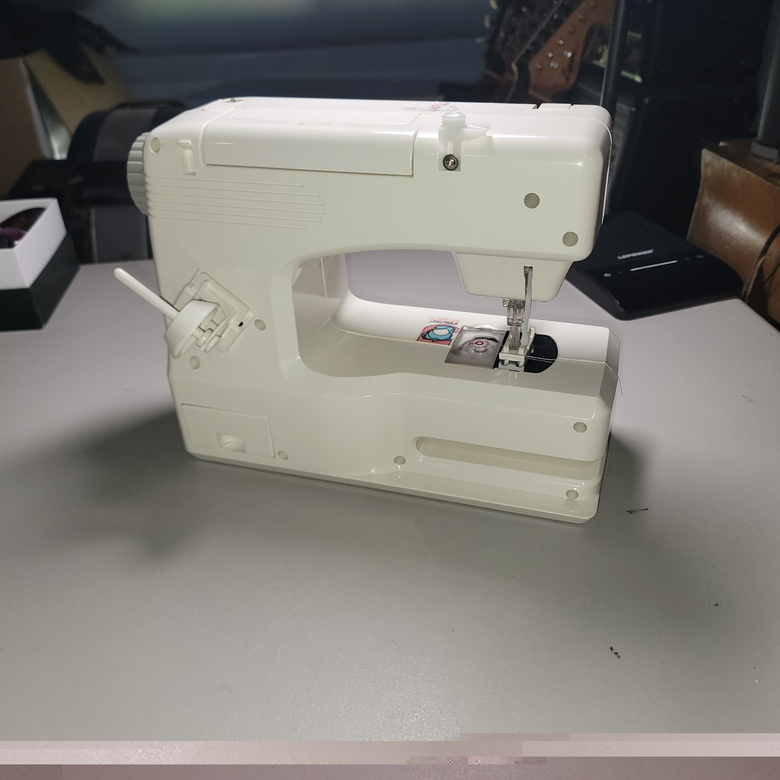 Singer® Tiny Tailor TT700 Electronic Mending/Sewing Machine-- Tested & Working