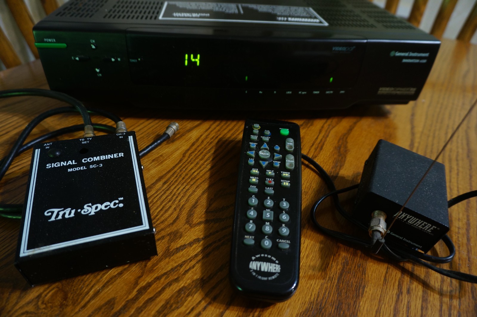 General Instrument 450i Innovation integrated Receiver Descrambler, read below