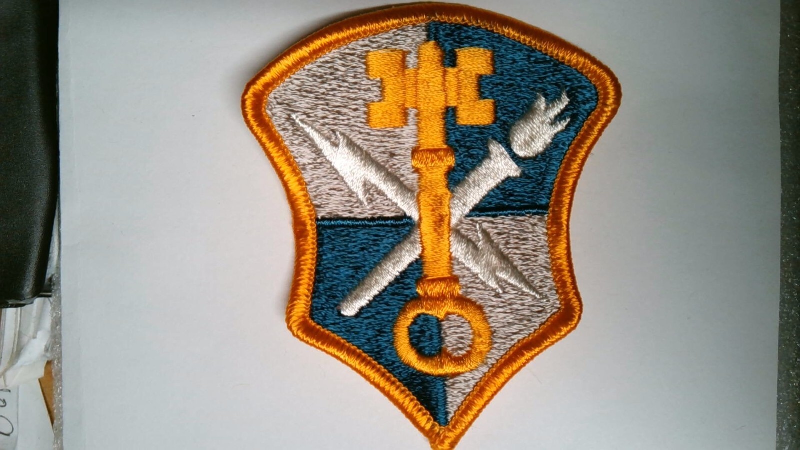 US MILITARY INSIGNIA PATCH COLORED MILITARY INTELLIGENCE COMMAND SEW ON