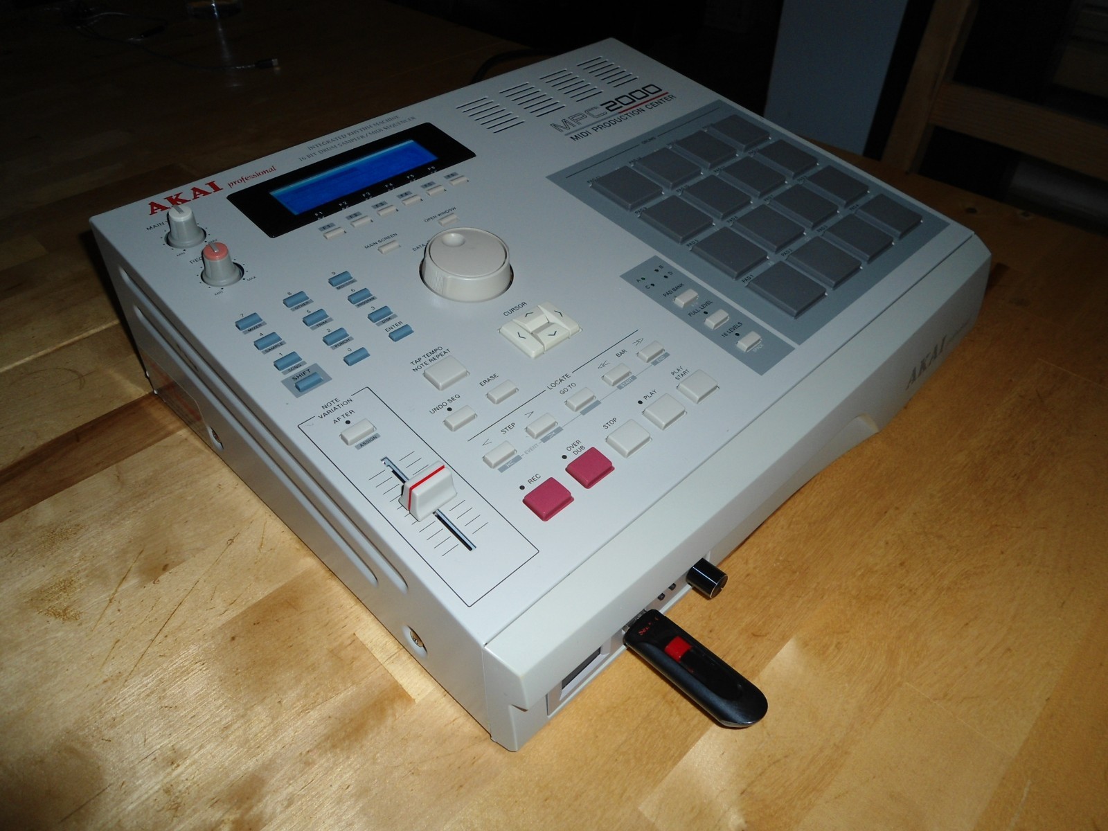 Fully Serviced Akai MPC 2000 w/USB Floppy Emulator 32MB RAM & Sample Kits