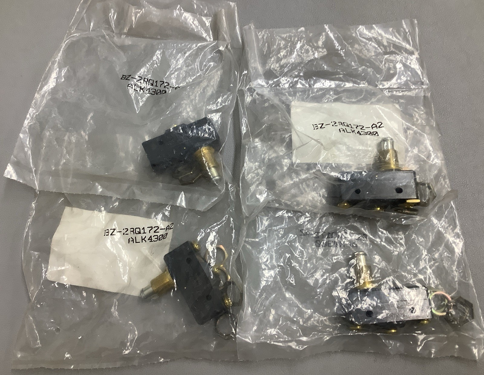 Lot of 4 Honeywell Snap Action Switch BZ-2RQ172-A2 Plunger Actuator (b634)