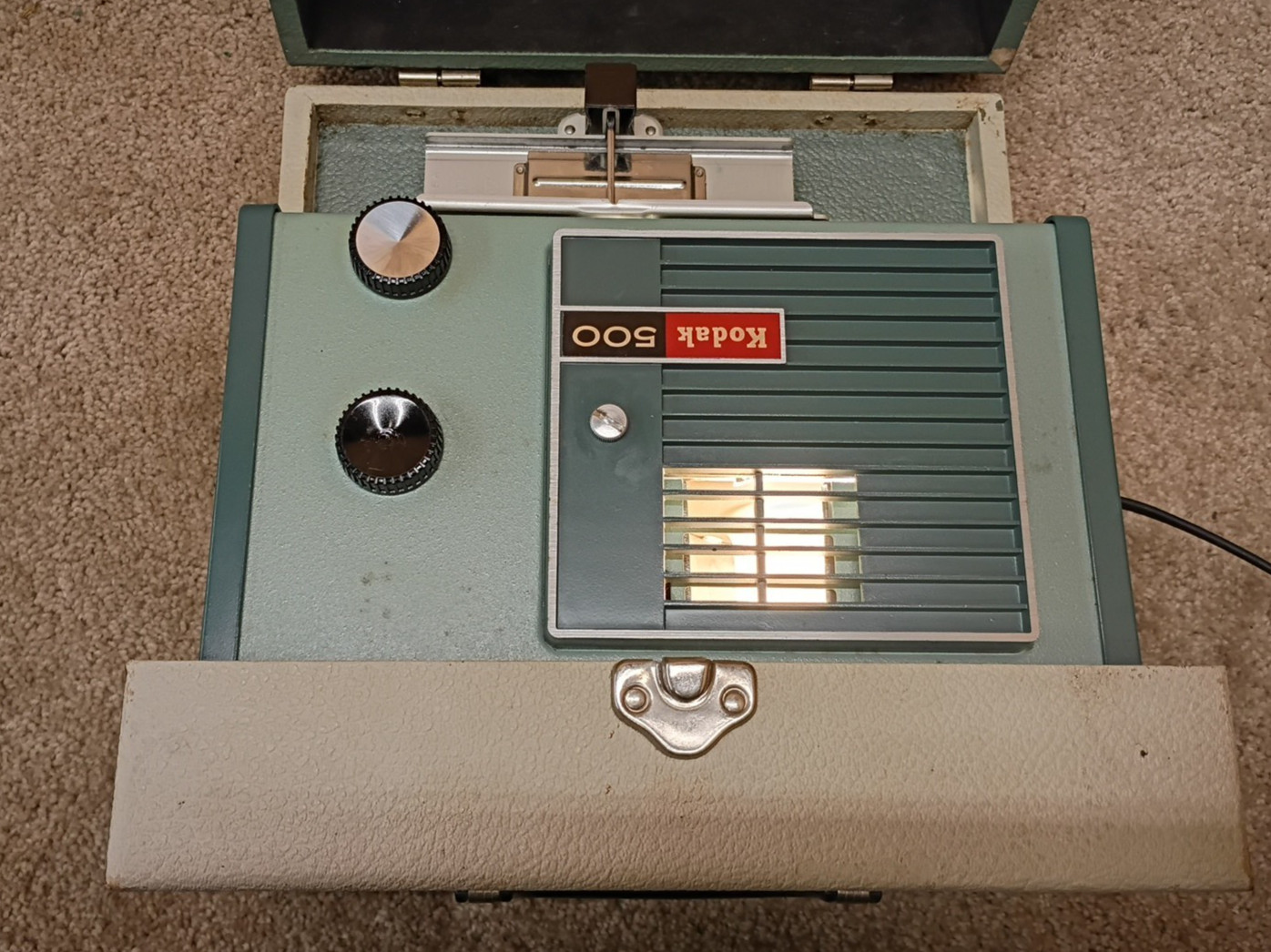 Vintage Kodak 500 Slide Model B WORKING Projector with Carrying Case/Cord