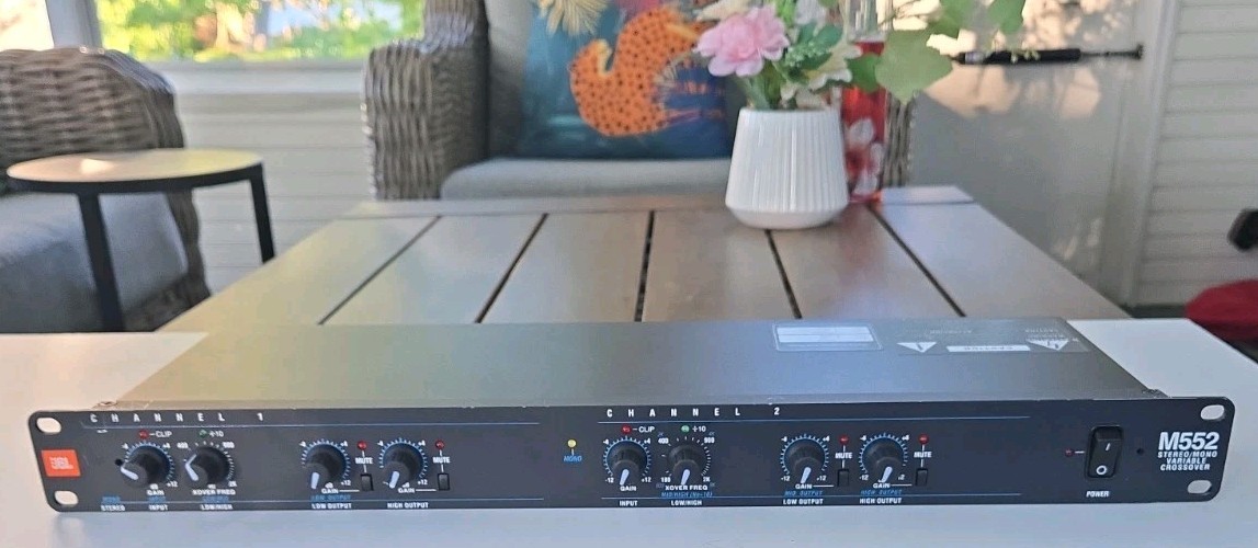 JBL M552 Stereo/Mono Electronic Crossover 2‑Channel Rackmount Pro Audio Processo