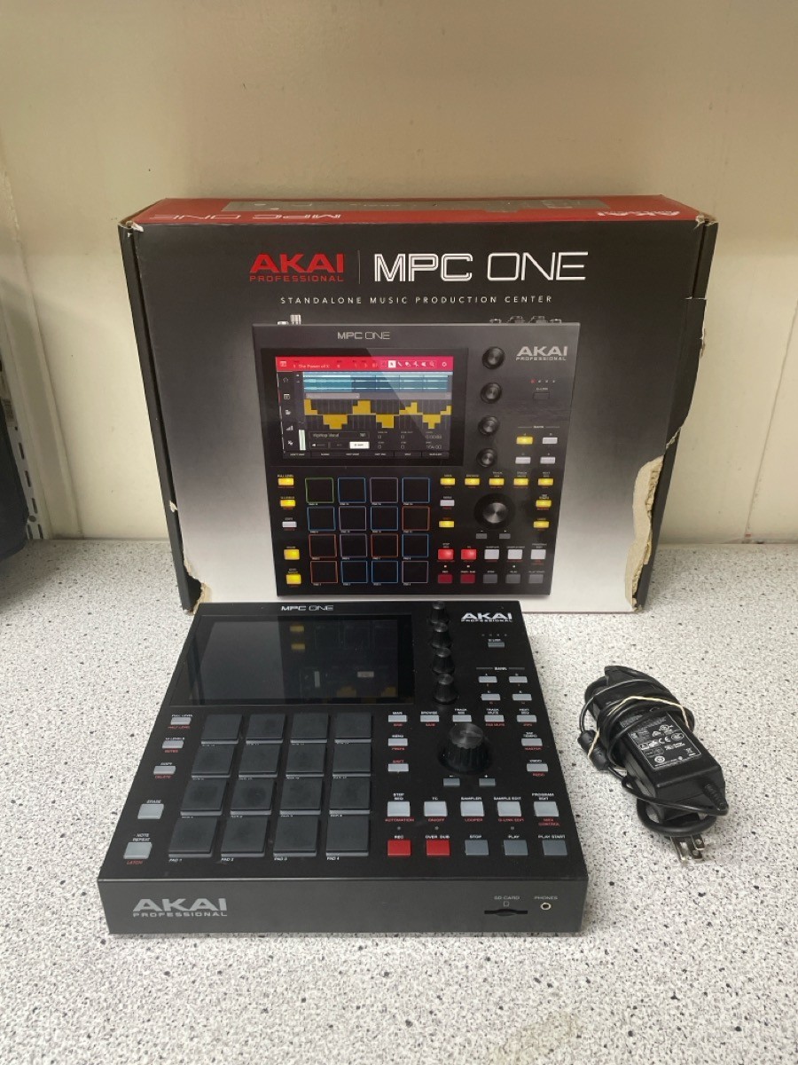 Akai Professional MPC One Standalone Music Production Center (E14002584)