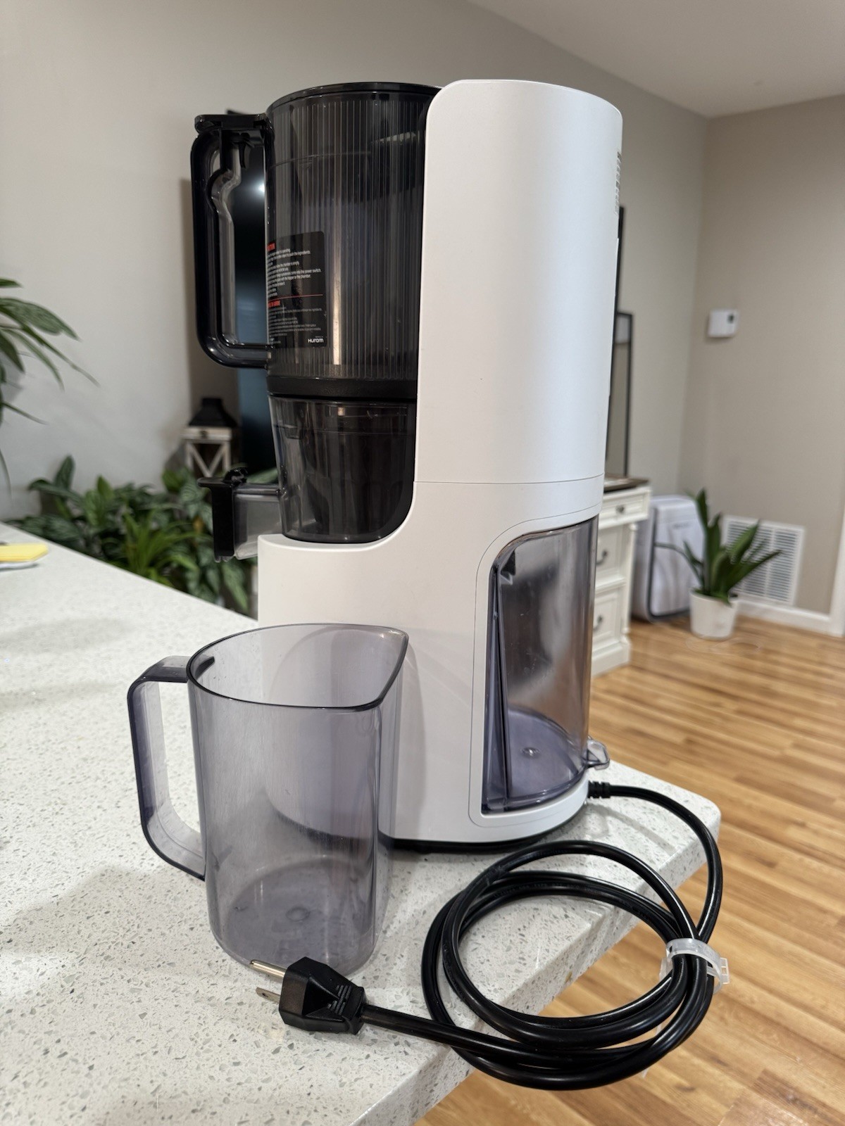 Hurom H200 Easy Clean Slow Juicer - White - Cold Press Whole Fruit Juicer
