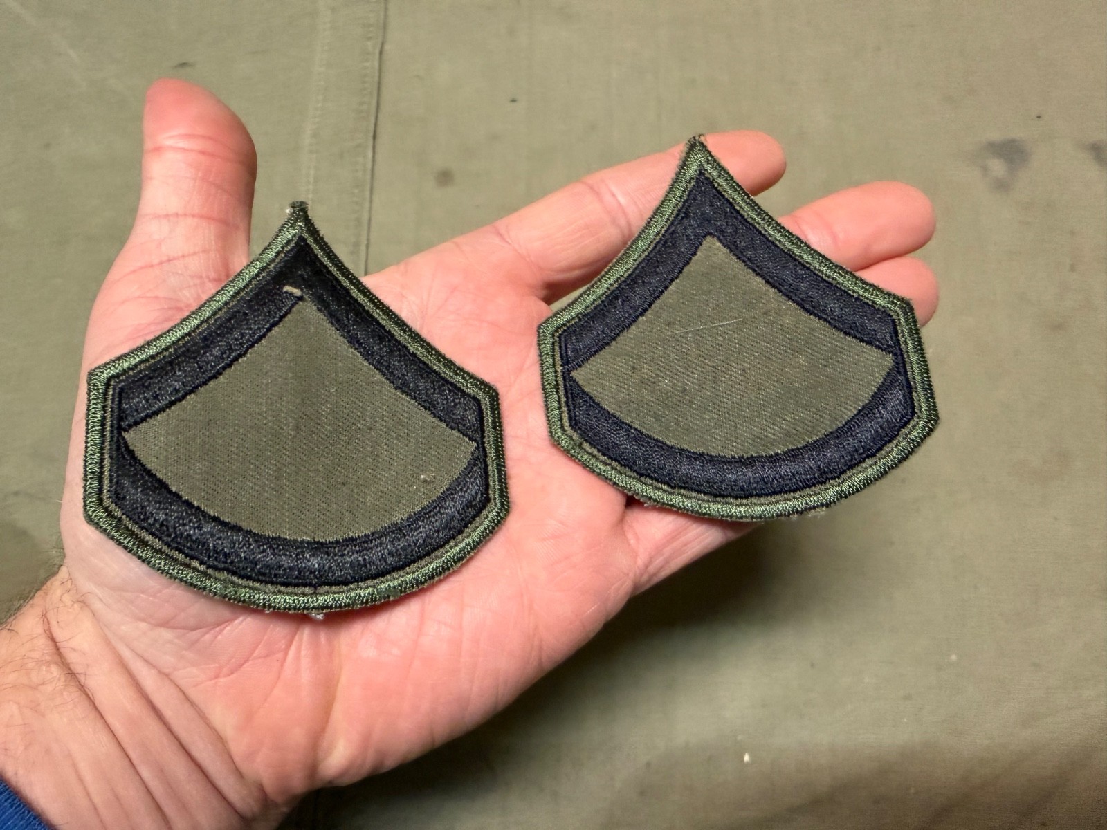 ORIGINAL VIETNAM WAR US ARMY PRIVATE FIRST CLASS RANK CHEVRONS INSIGNIA-SUBDUED