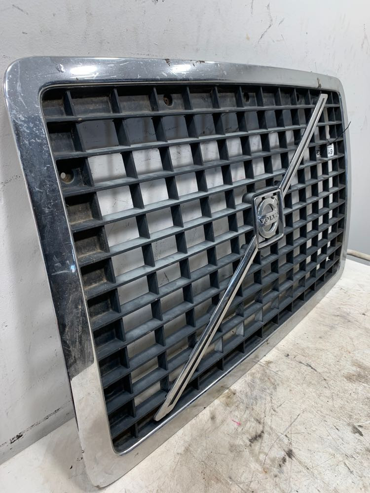 Volvo VNL Gen 1 Grille (610-12392)