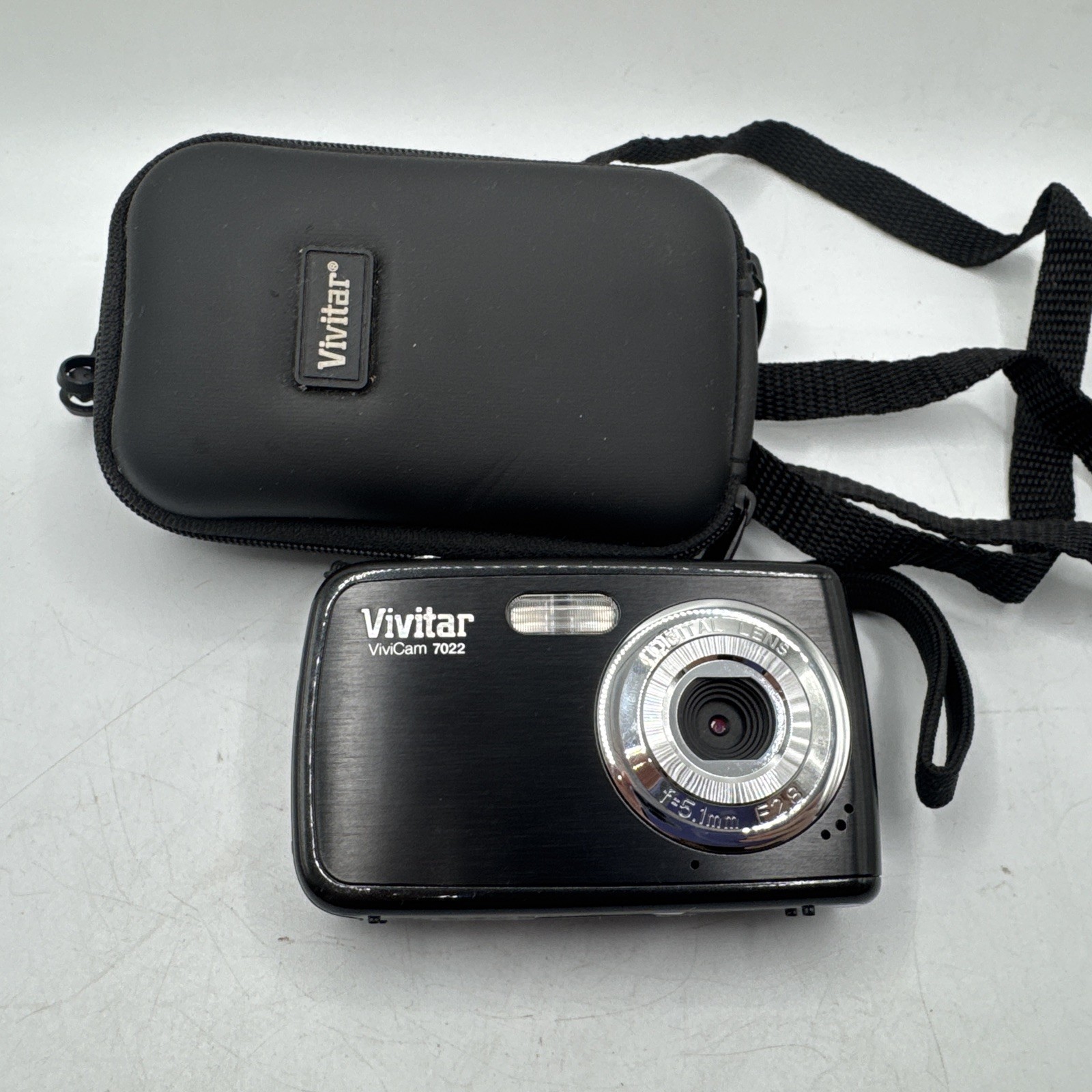 Vivitar ViviCam 7022 7.0MP Digital Camera Point/Shoot & Case - Tested & Works