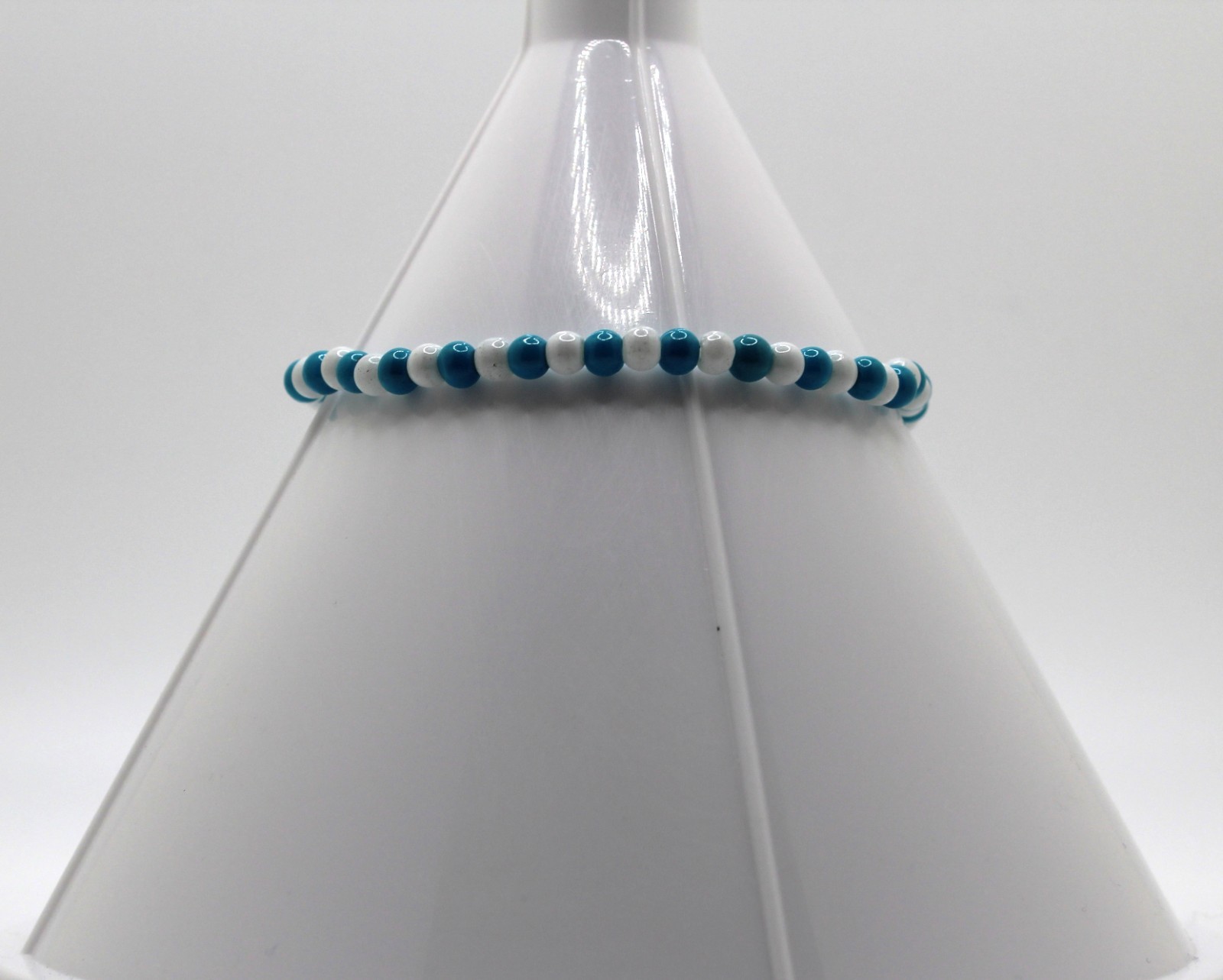 Handcrafted 8" blue and white glass beads bracelet