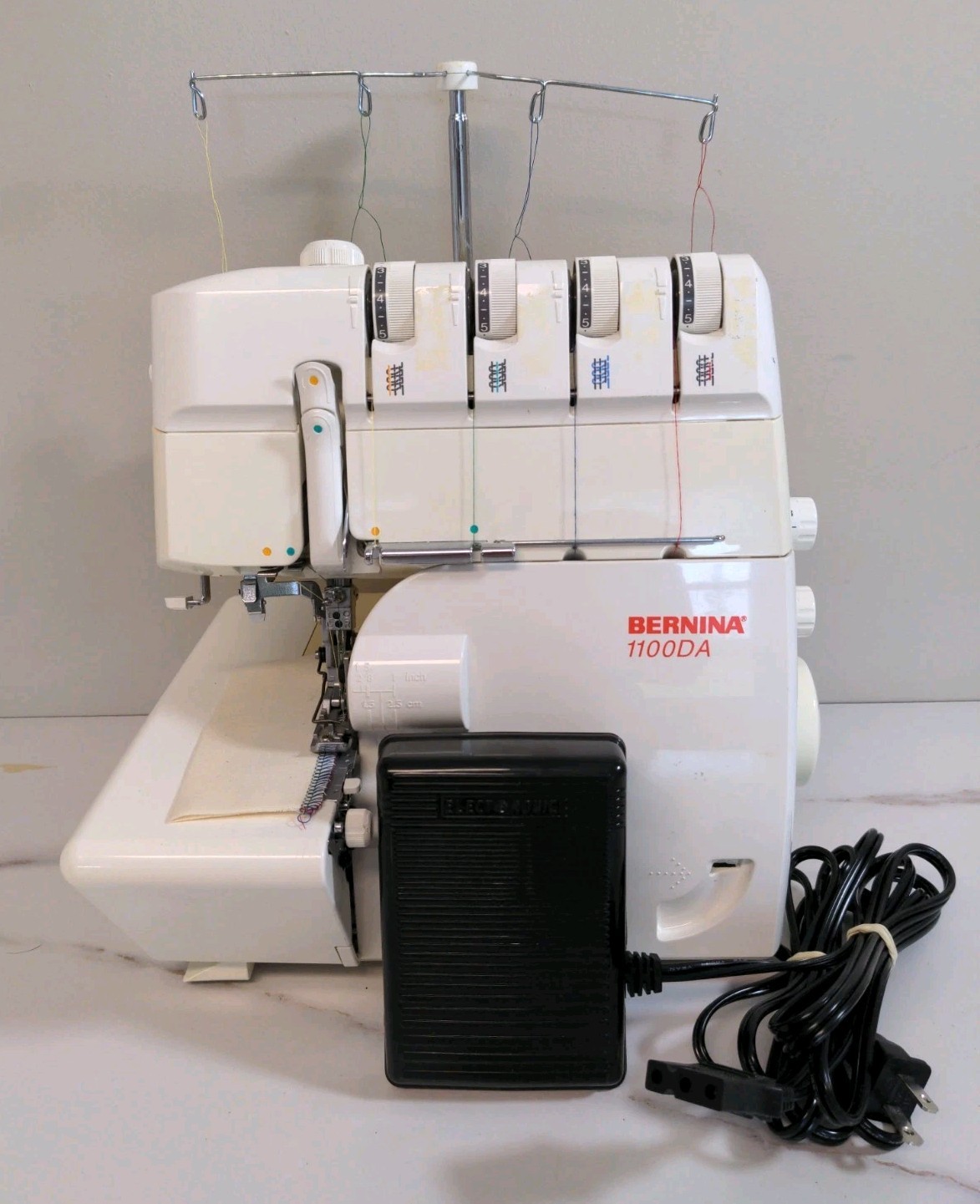 Bernina 1100DA 4 Thread Serger Overlock Sewing Machine and Pedal TESTED