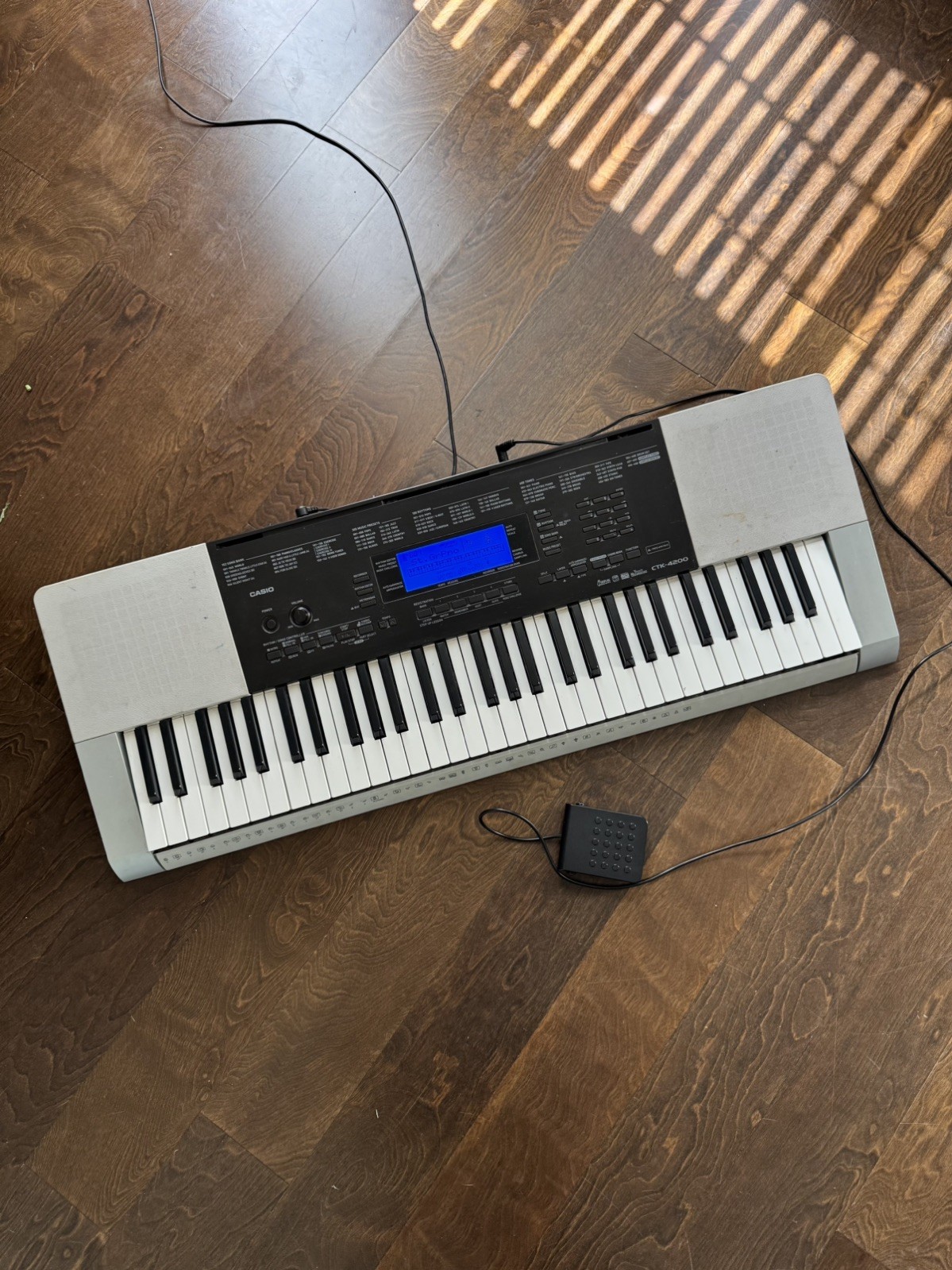 Casio Electric Keyboard w/ Peddle CTK-4200 61 Keys WORKS