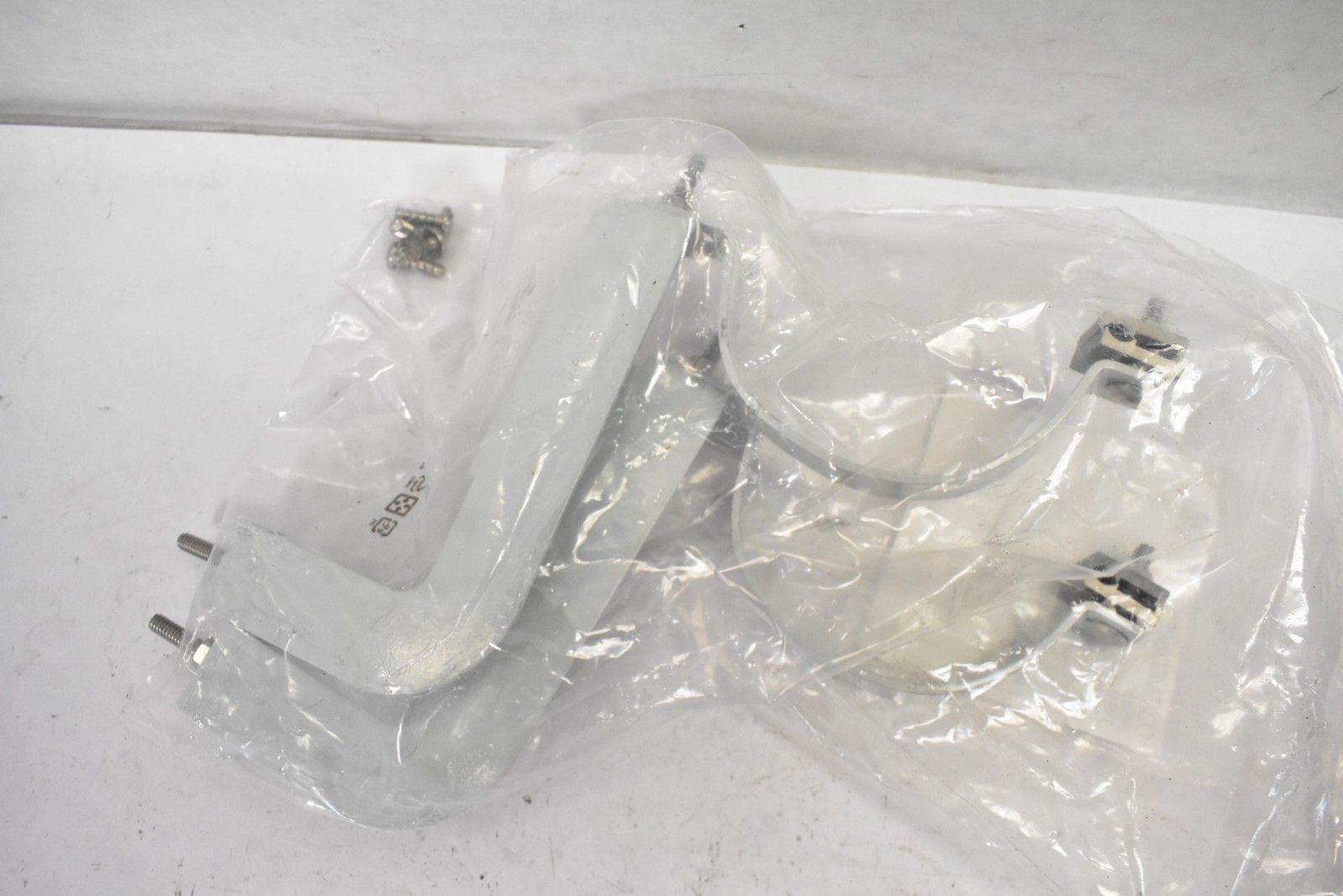CommScope 314640-000 Loop Clamp FOSC600 Aerial Bracket Adjustable Silver