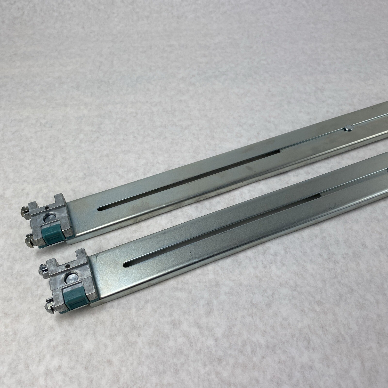 Accuride 03142 Medium-Duty Full Extension Drawer Slide