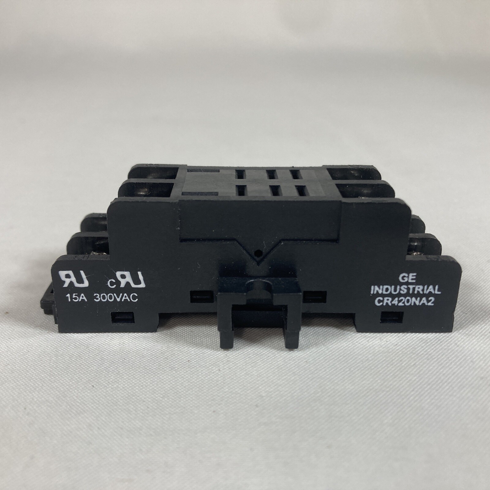 NEW GENERAL ELECTRIC CR420NA2 RELAY SOCKET 8PIN, 15A, 300V