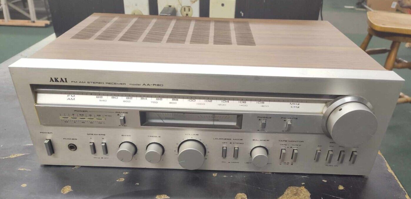 Akai AA-R30 Stereo Receiver Tested And Working! Great Sound!