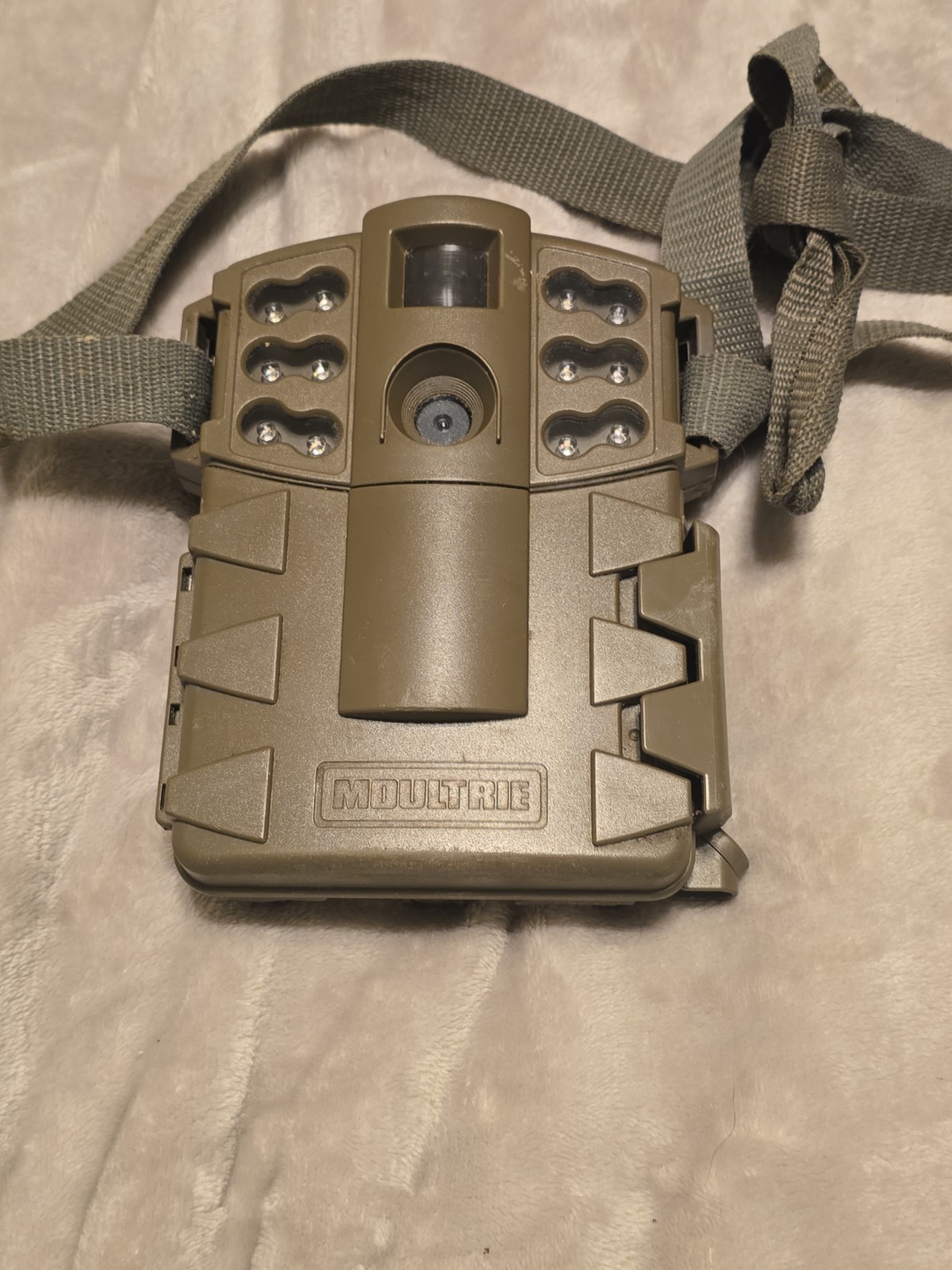 Moultrie Trail Camera Model MCG-12688 Game Hunting Cam with Mounting Strap
