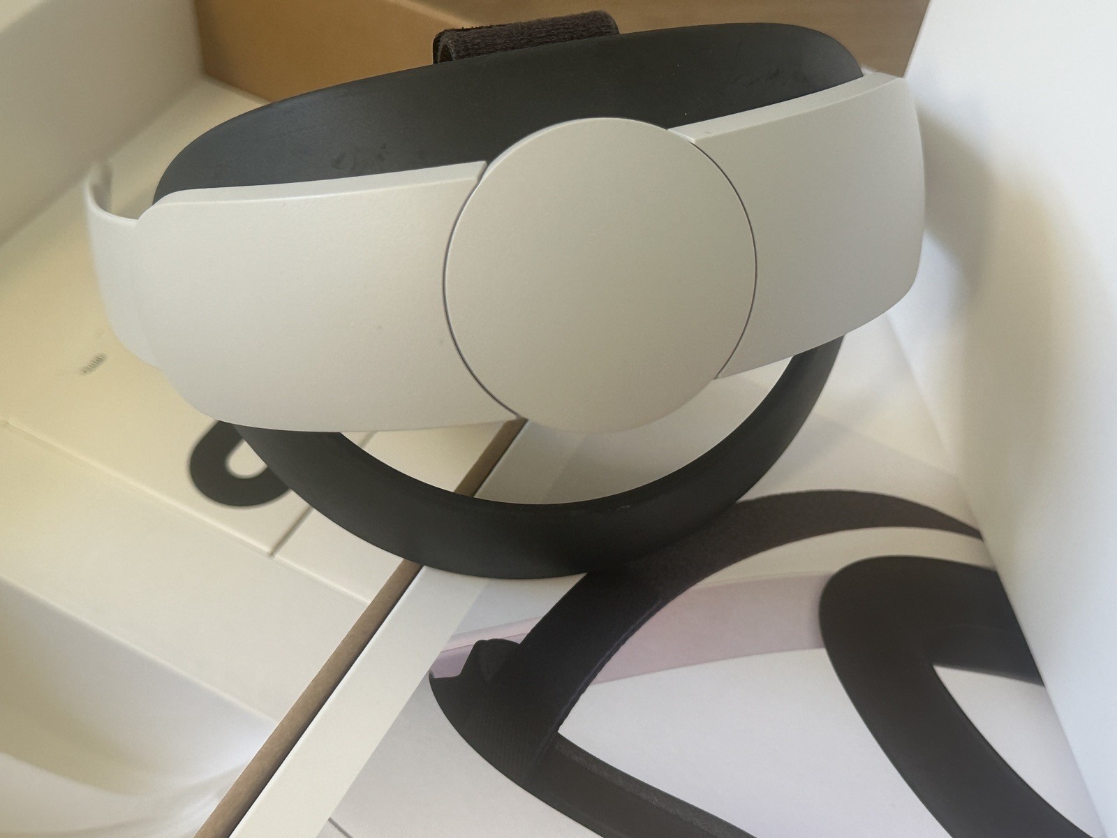 Meta Oculus Quest 2 Elite Strap for VR Headset (301-00375-01) in Original Box