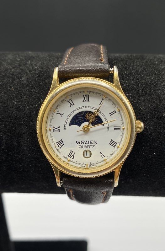 Women's Gruen Stainless Steel/Base Metal Sun/Moon Phase Analog 28mm Watch 20.89g
