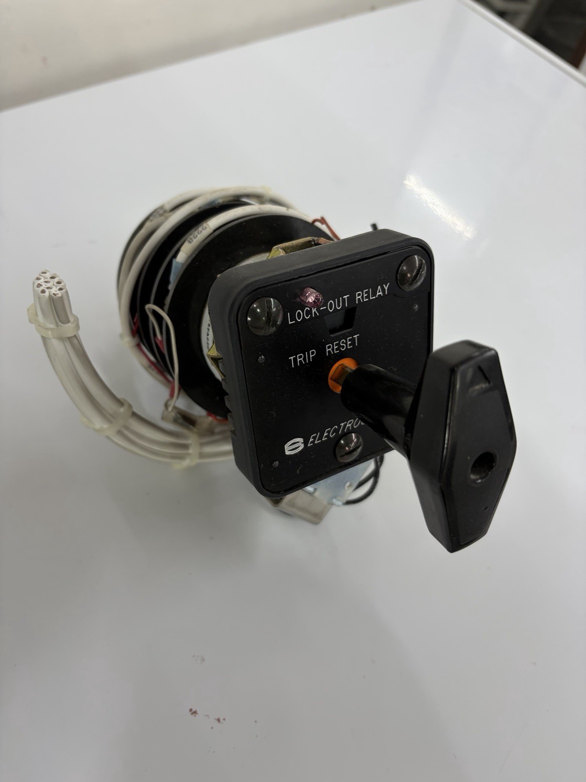 Electroswitch 78PA02D-011 Trip Reset Lock Out Relay Switch