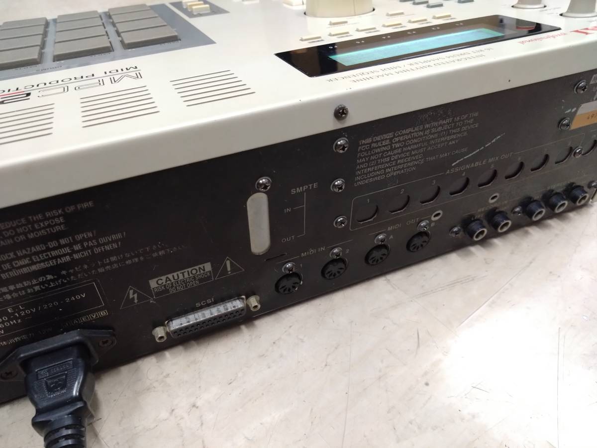 AKAI professional MPC2000 MIDI Production Center Drum Machine Sampling Sampler