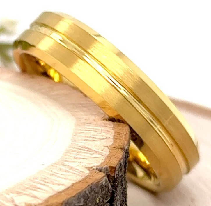 Elegant 6mm Gold Tungsten Band Featuring a Brushed Groove Design and High-Polish