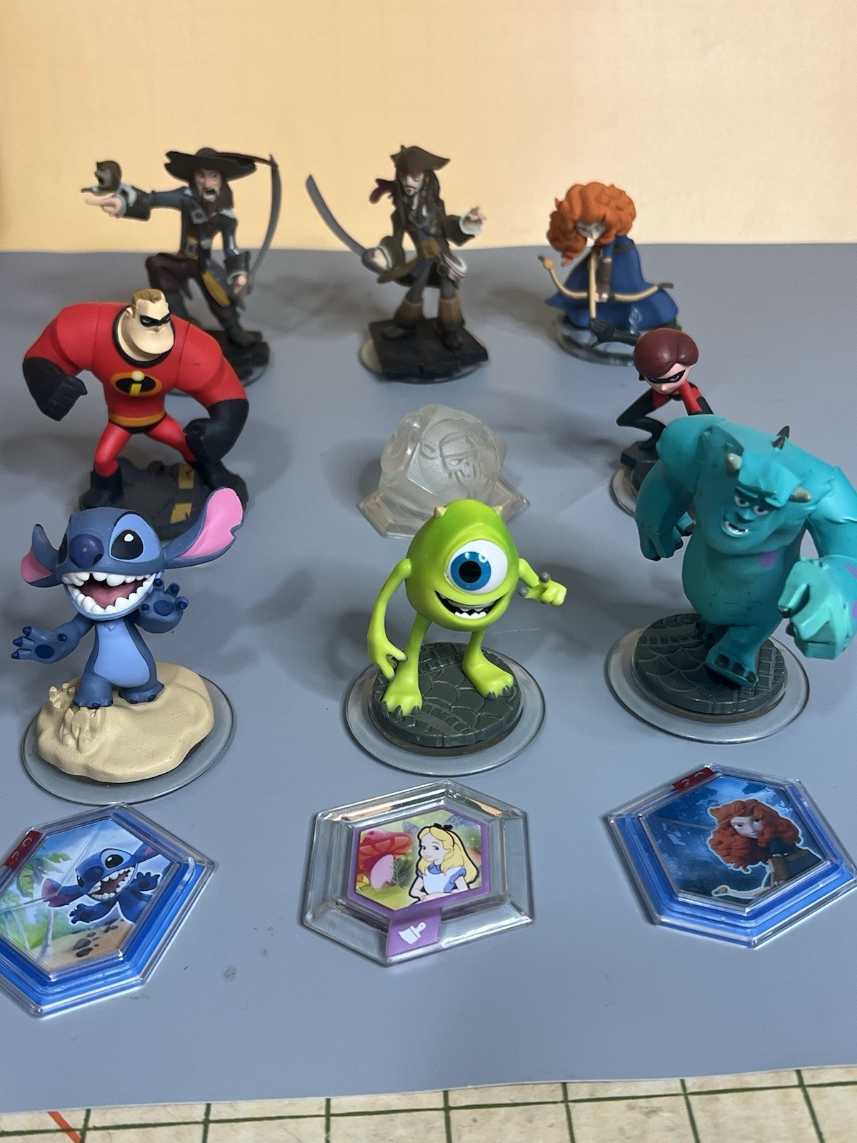 Disney Infinity Lot Incredibles Monsters Inc Pirates of Caribbean