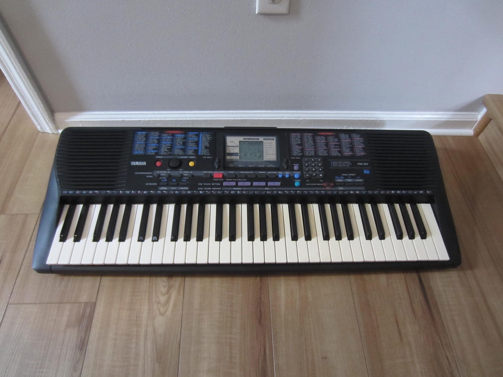 Yamaha PSR-220 61-Key Electronic Keyboard Piano VG Condition Retro Late 1990s