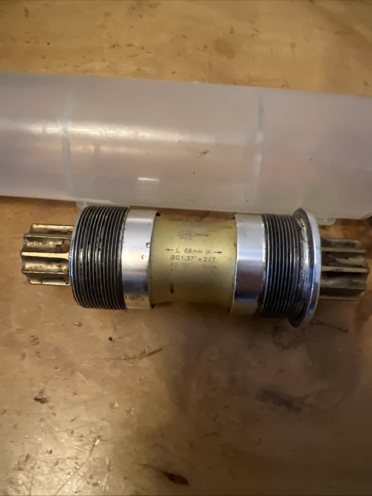 FSA bottom bracket Platinum Pro Megaquad  Isis 1.37 x 24T x 68 x 108
