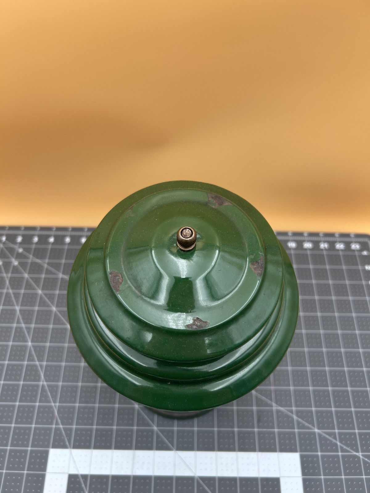 Coleman Model 220K 8-81 double-mantle gasoline lantern