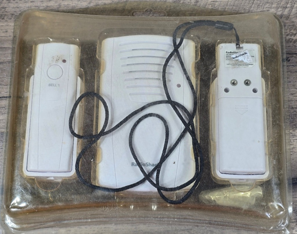 RADIO SHACK TWO-BELL DOOR CHIME/Pager 61-140 Batteries Required Wireless