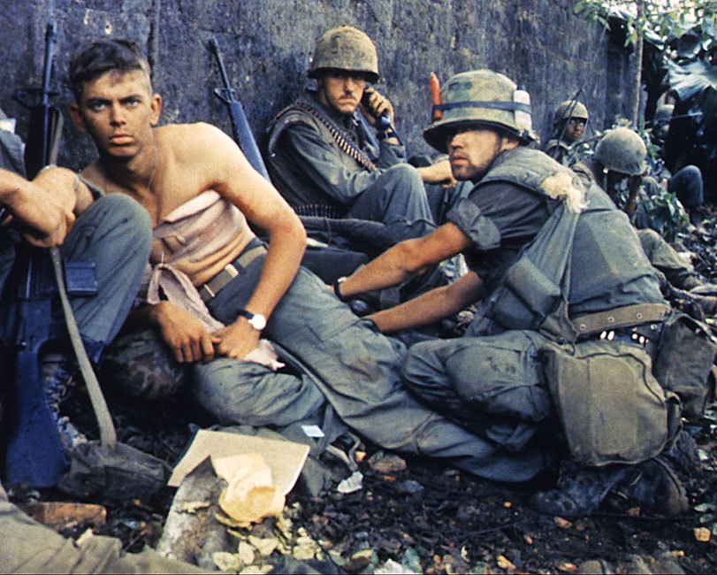 VIETNAM WAR SOLDIERS AT HUE CITY 8x10 GLOSSY PHOTO PRINT