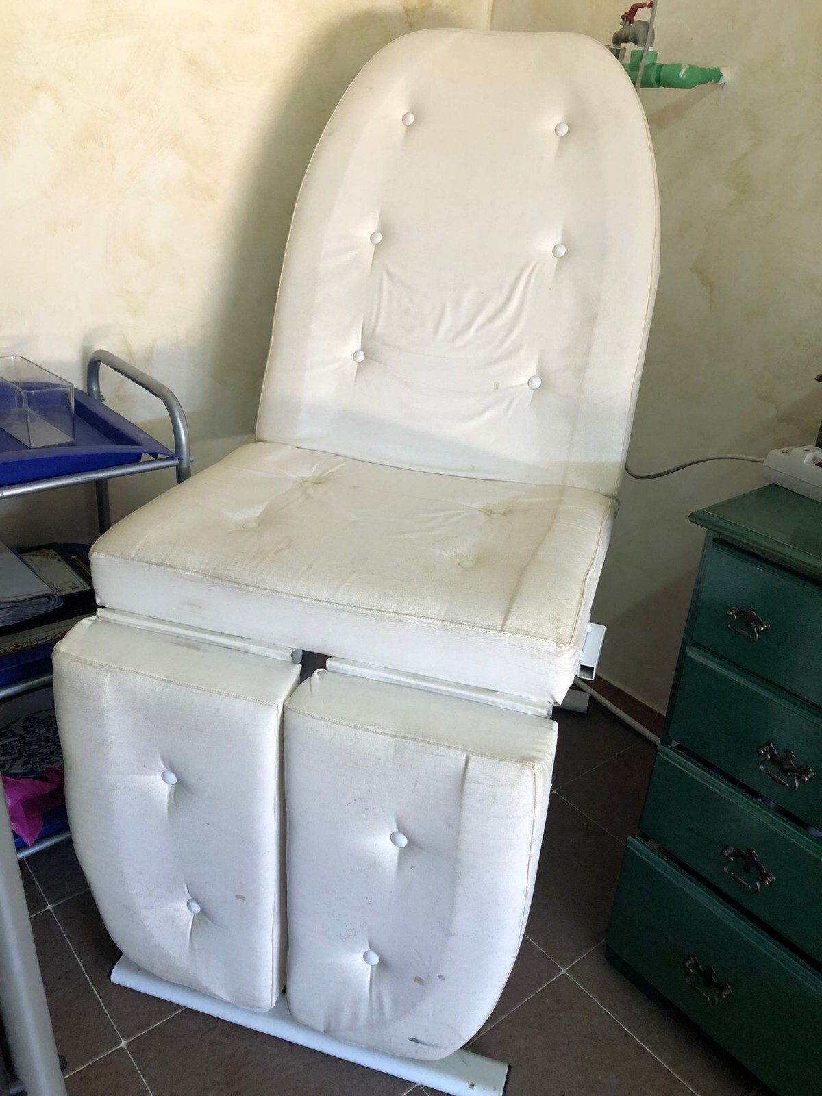 beautician bed