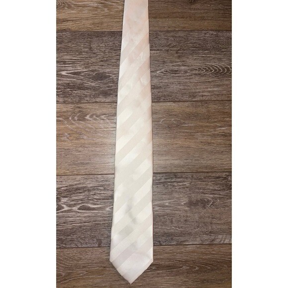 Bergamo New York White on White Tie - 100% Polyester