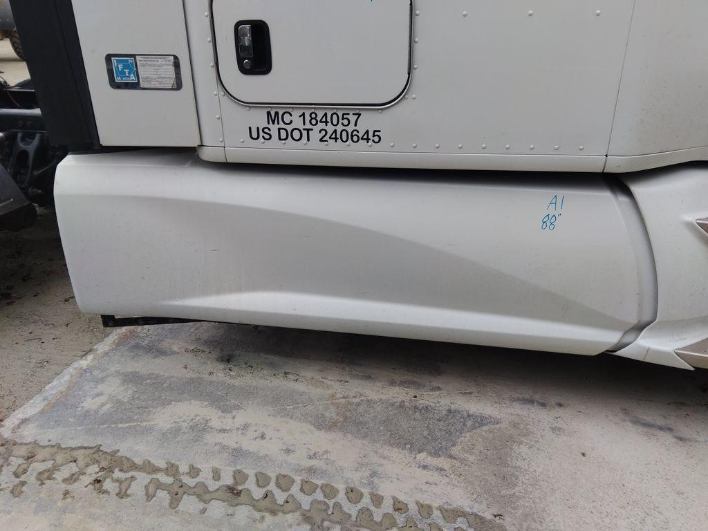For 2020 KENWORTH T680 SIDE FAIRING Right ,  MN