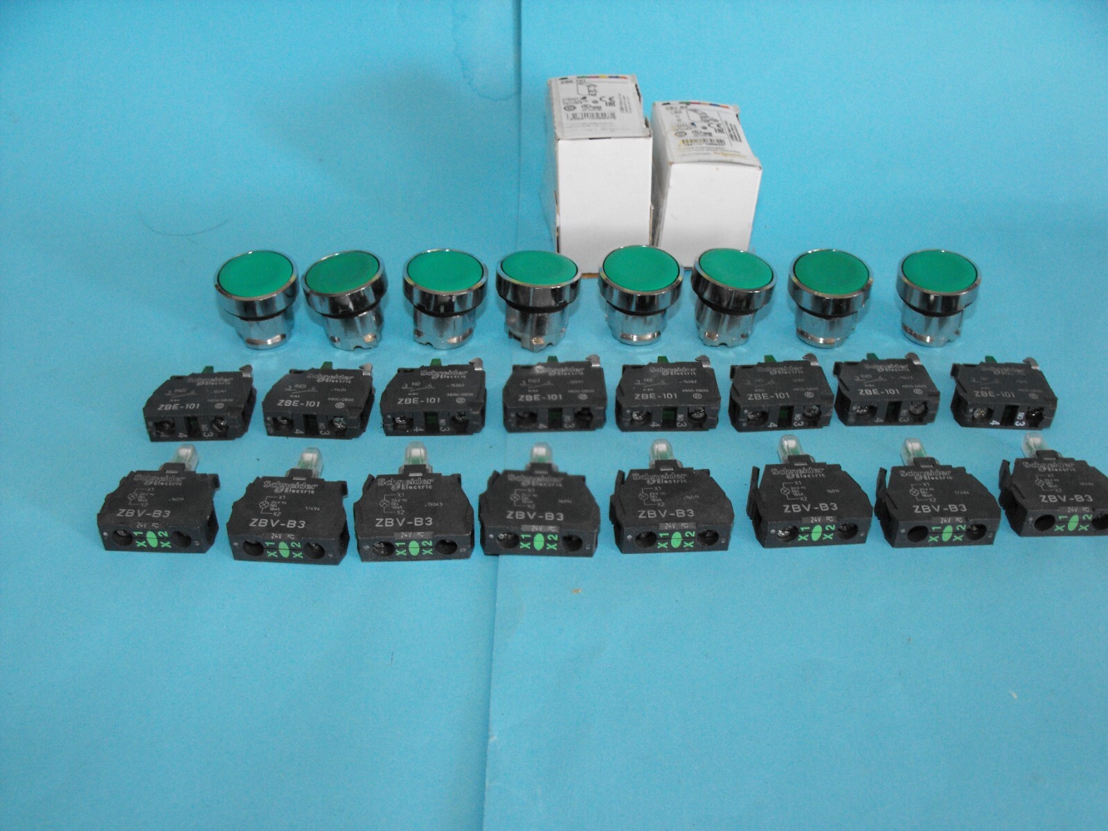 Schneider Electric.TELEMECANIQUE ZB4BA3+ZBV-B3+ZBE-101.(LOT8PCS).NEW.