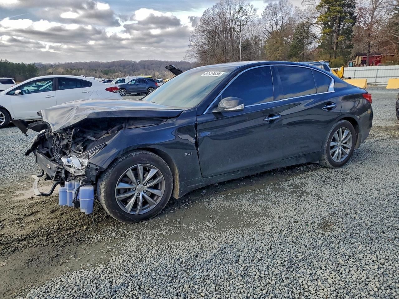 Q50       2017 Glove Box 5000020