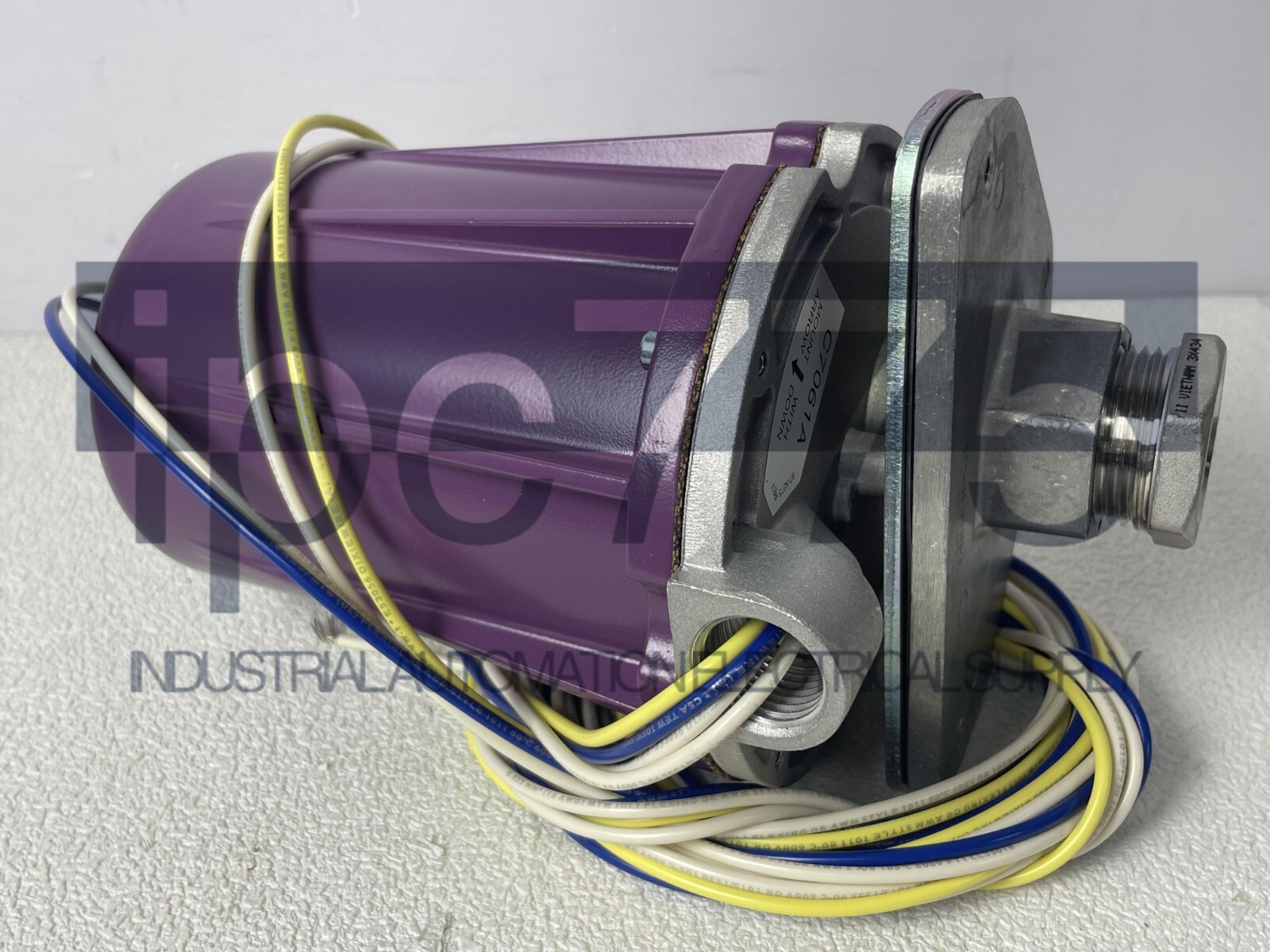 New In Box Honeywell C7061A1012 UV Detection Flame Detector