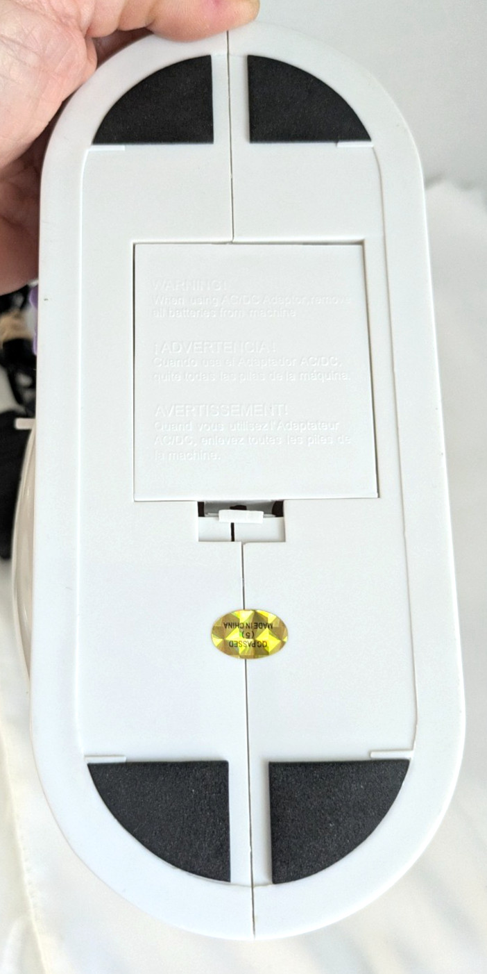 White Sew E-Z Model W338 Mini Sewing Machine with Accessories