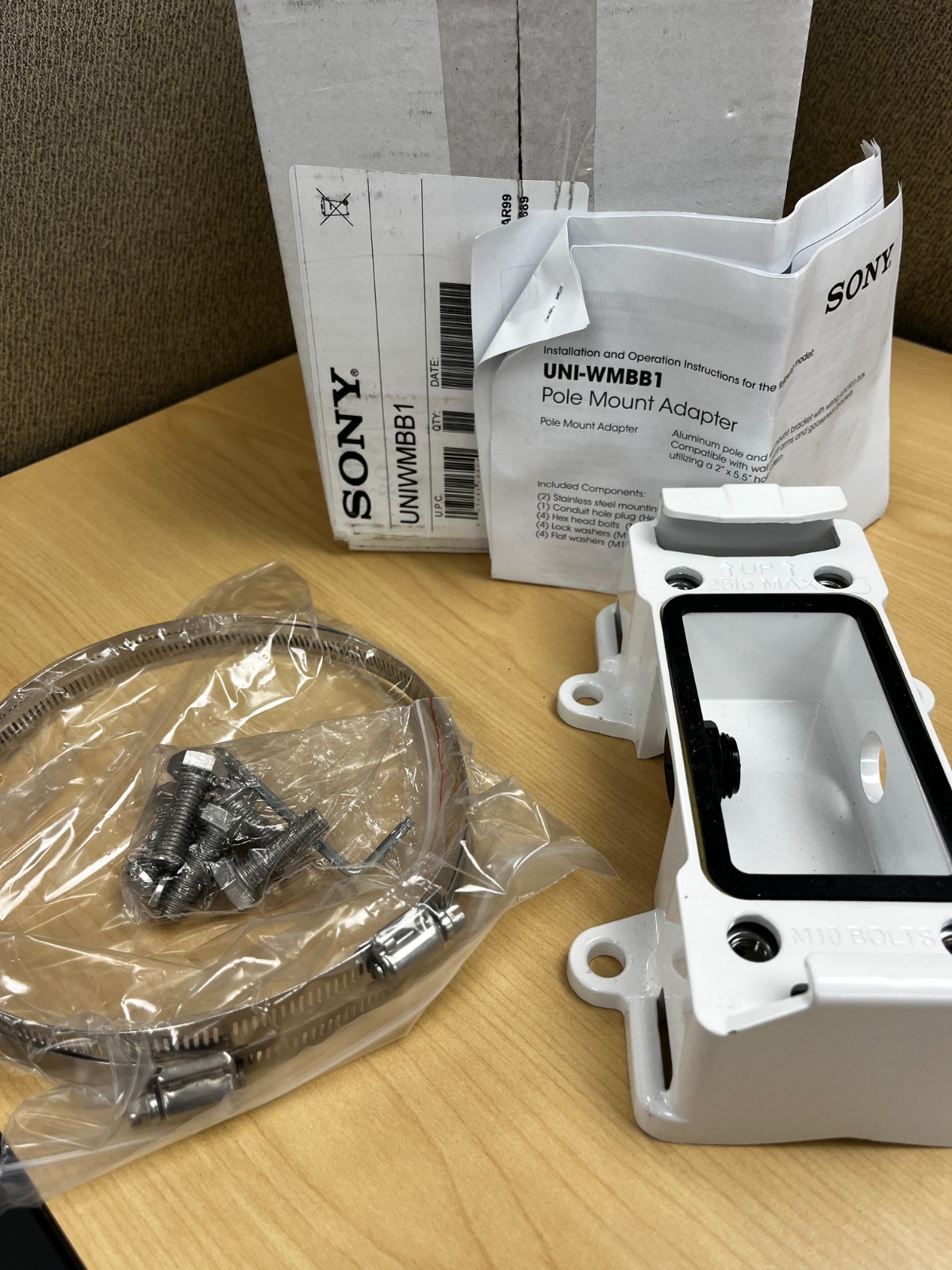 SONY UNI-WMBB1 Pole & Wall Mount Adapter Bracket & Wiring Junction new open Box