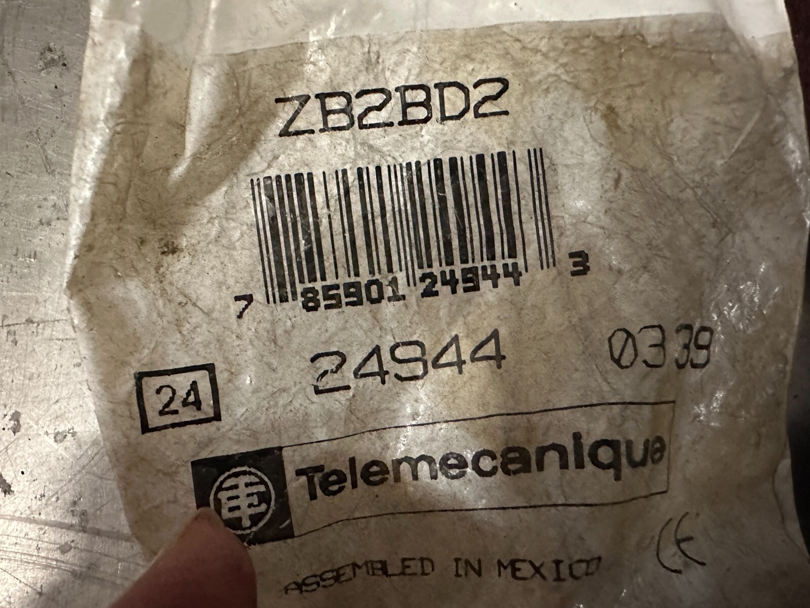 Telemecanique ZB2BD2 Selector Switch 2 Postion Maintain, Lot of 2