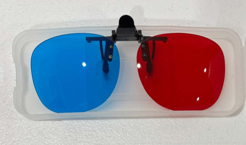 Anaglyph Red Blue 3D Clip-On Glasses Movie Hanging Frame Round Lens w/ Case