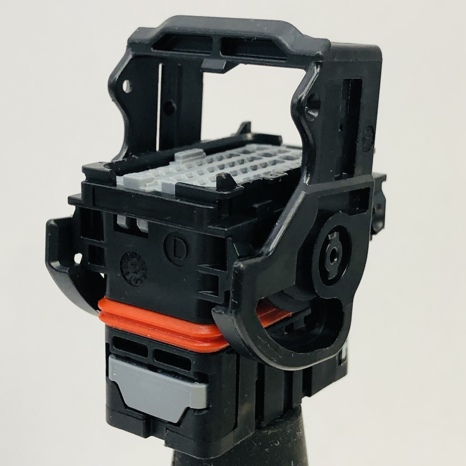 MOLEX - MCD 21093 AUTOMOTIVE CONNECTOR SOCKET 48 WAY- M2