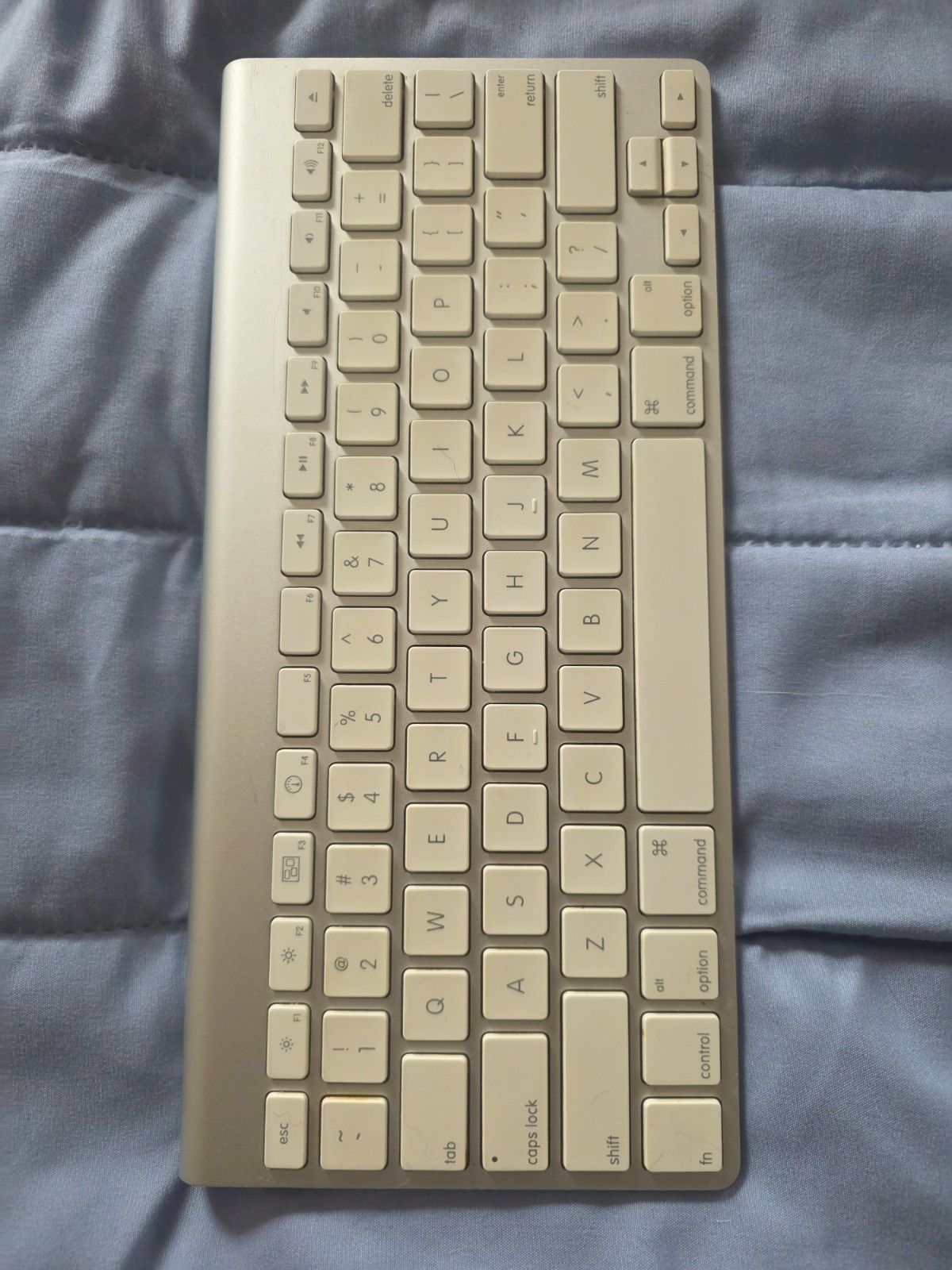 Apple Wireless Keyboard | Genuine| Model a1314 | Used and Remote (A-99)