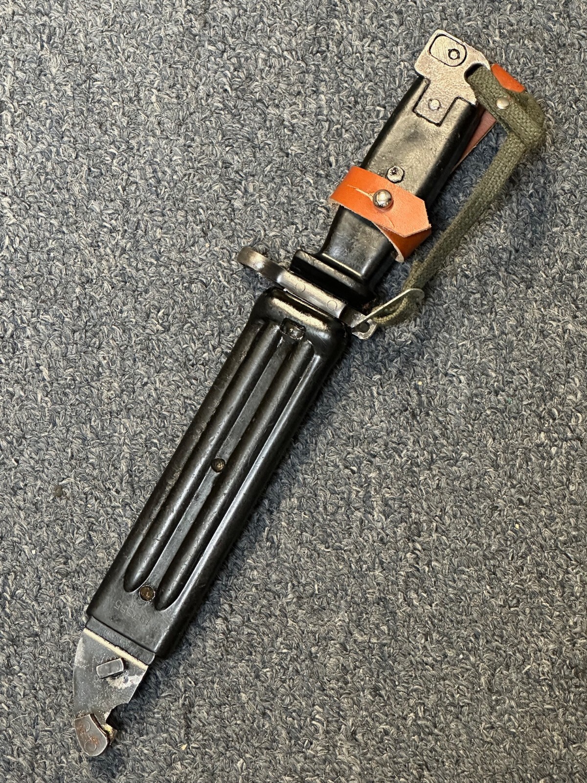 YUGOSLAVIAN/SERBIAN BAYONET AND SCABBARD WITH LEATHER FROG AND WIRST BAND.